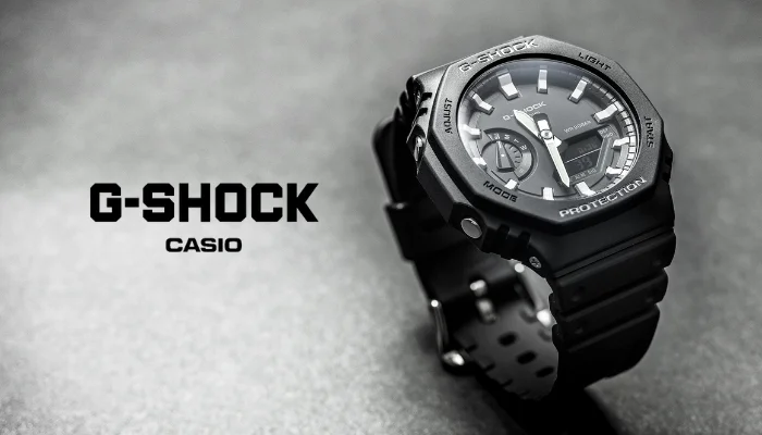 Casio G-Shock svart analog och digital klocka från G-Shock mot grå bakgrund
