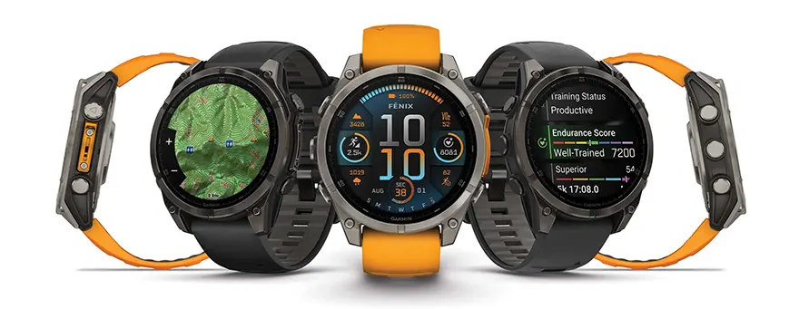 Garmin fenix 8 i olika vinklar